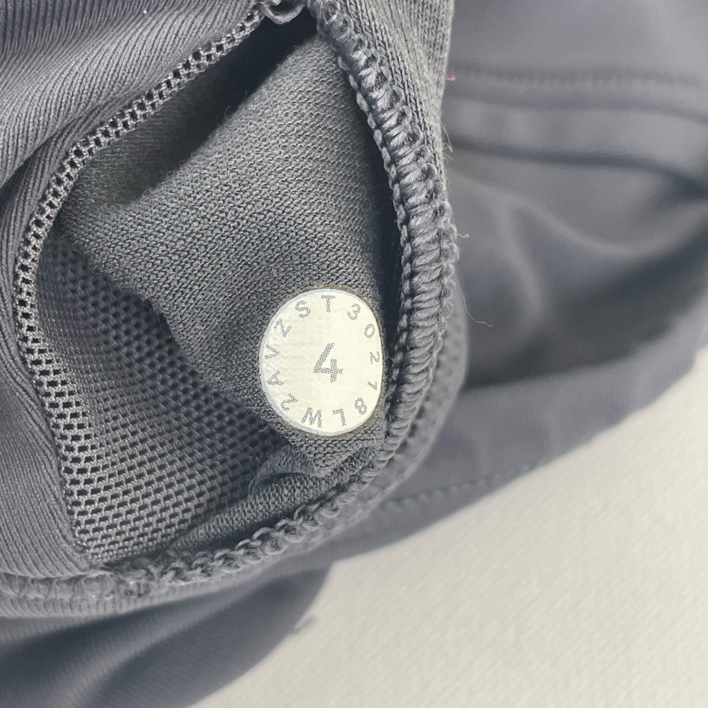 Lululemon Lighten Up Bra GREY with Pads - Picture 3 of 6